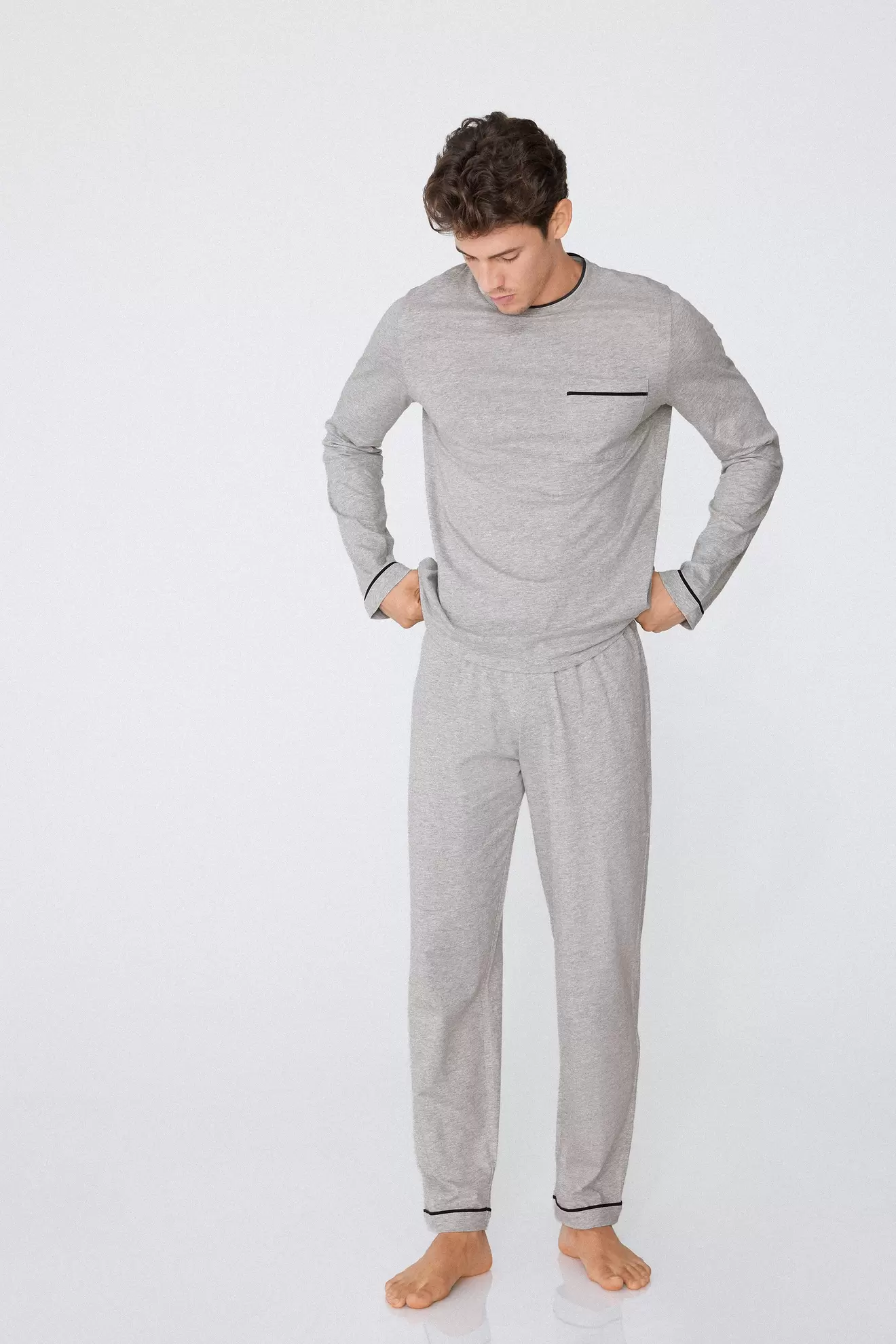 Langer Herren Schlafanzug aus Baumwolle Add to wishlist: Langer Herren Schlafanzug aus Baumwolle