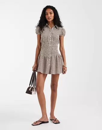 ASOS DESIGN – Kurzes Hemdblusenkleid in Braun mit Puffärmeln und Vichy-Karo