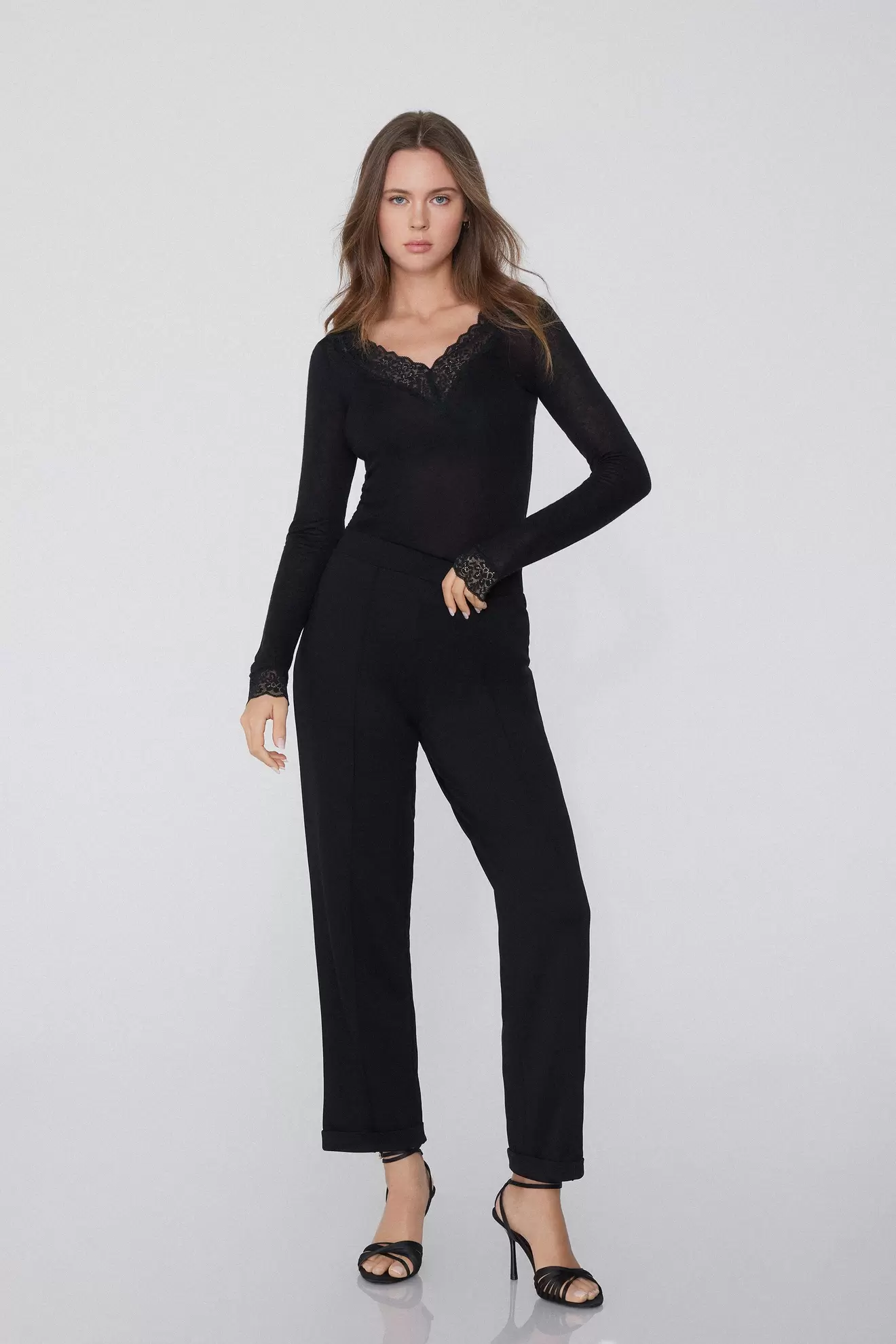 Sehr leichtes Oberteil mit V-Ausschnitt aus Spitze/Merinowolle Add to wishlist: Sehr leichtes Oberteil mit V-Ausschnitt aus Spitze/Merinowolle