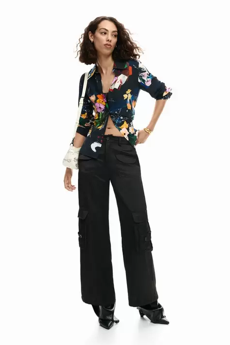 Collage-hemd mit schleife