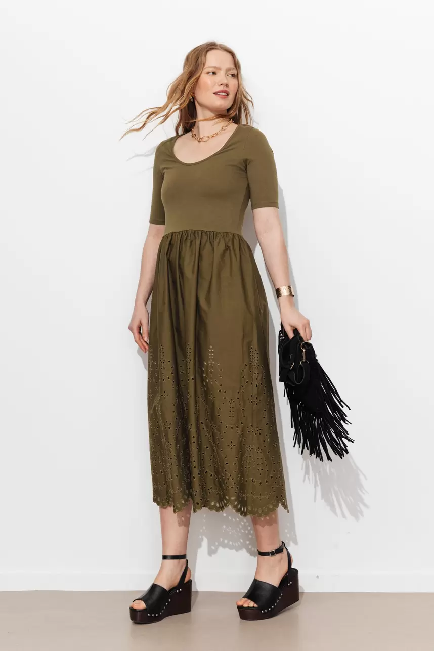 T-Shirt Kleid mit engl. Spitze