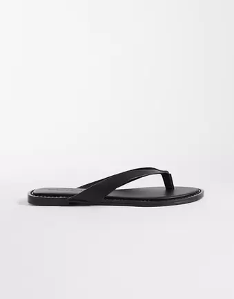 ASOS DESIGN – Fenna – Zehenstegsandalen aus hochwertigem Leder in Schwarz