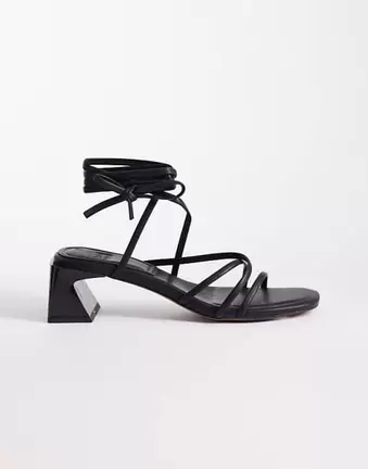 ASOS DESIGN – Hundred – Riemchensandalen in Schwarz mit Blockabsatz