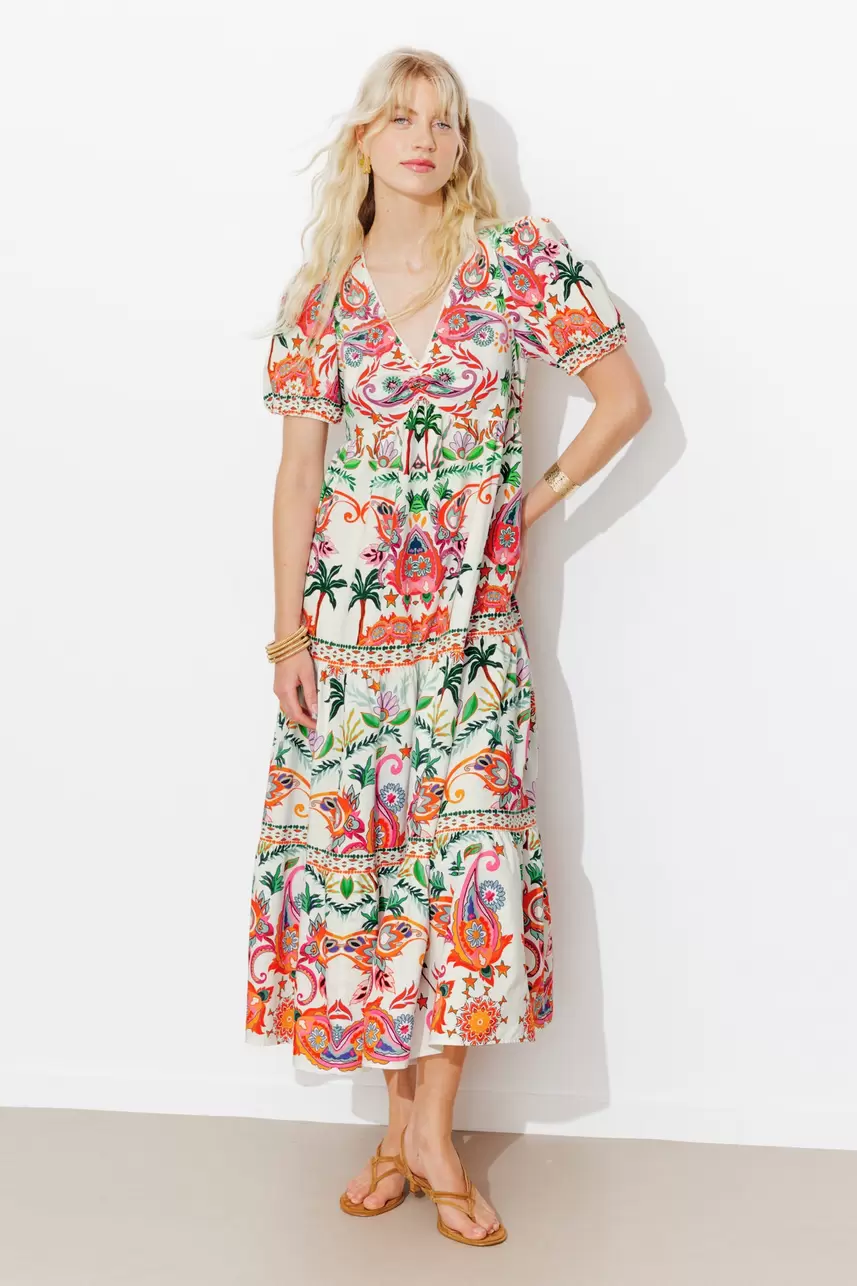 Langes gemustertes Kleid