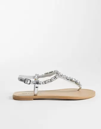 ASOS DESIGN – Fairywings– Verzierte, flache Sandalen in Silber