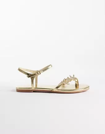 Public Desire Wide Fit – Elina – Flache Riemchensandalen in Gold mit Muscheldetails, weite Passform