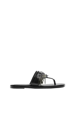 Flache Sandalen mit Zierdetails