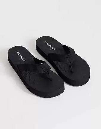 Topshop – Molly – Zehenstegsandalen in Schwarz