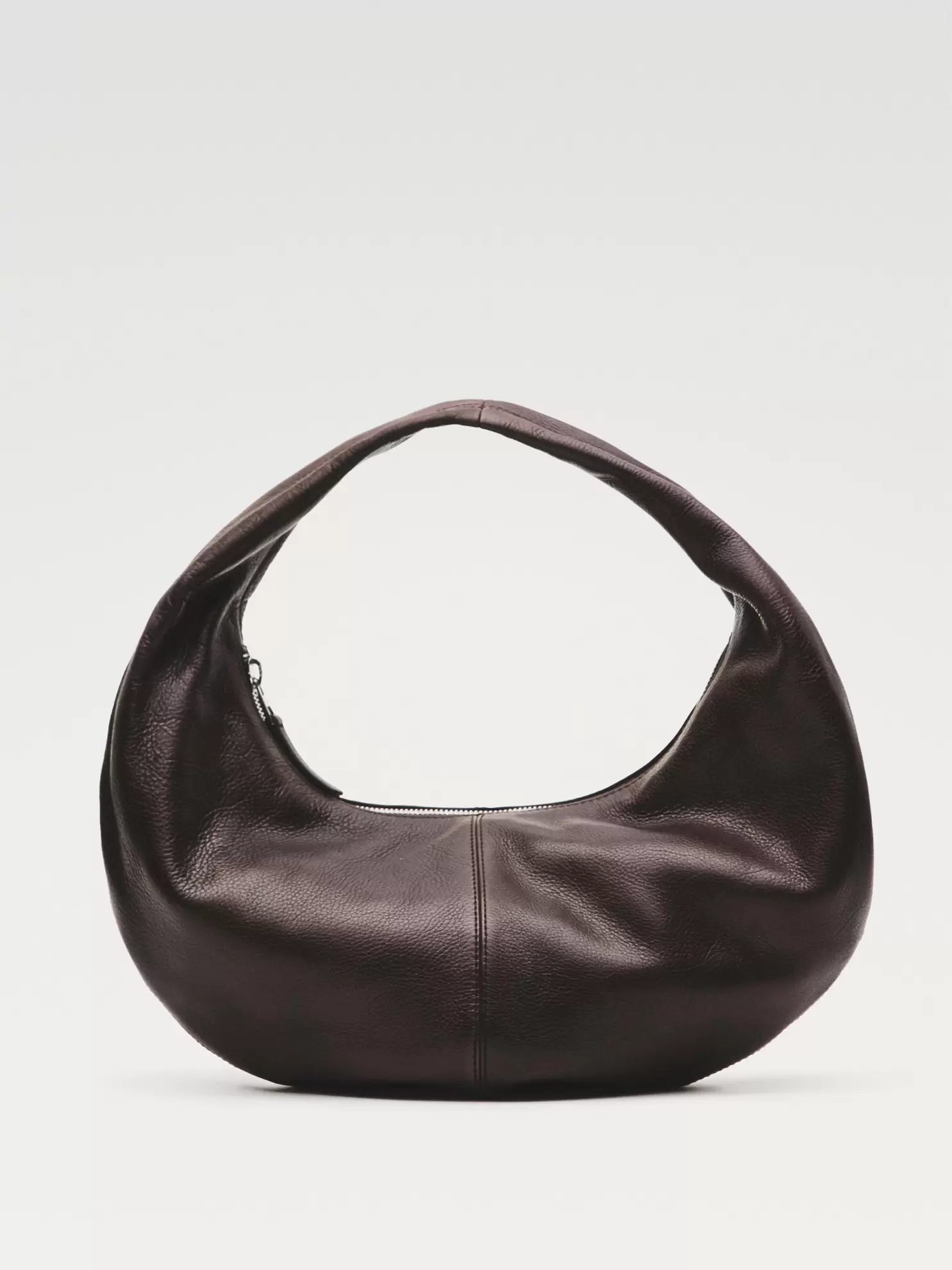 Mittelgroße Halbmondtasche aus Nappaleder