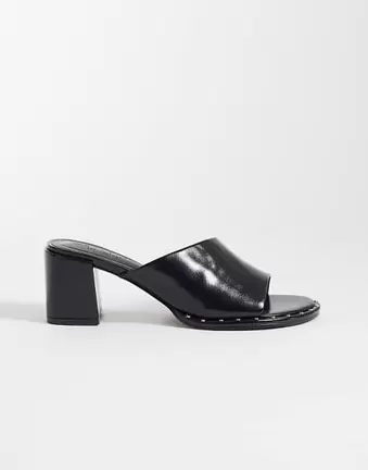 ASOS DESIGN – Hammer – Asymmetrische Leder-Pantoletten in Schwarz mit mittelhohem Absatz
