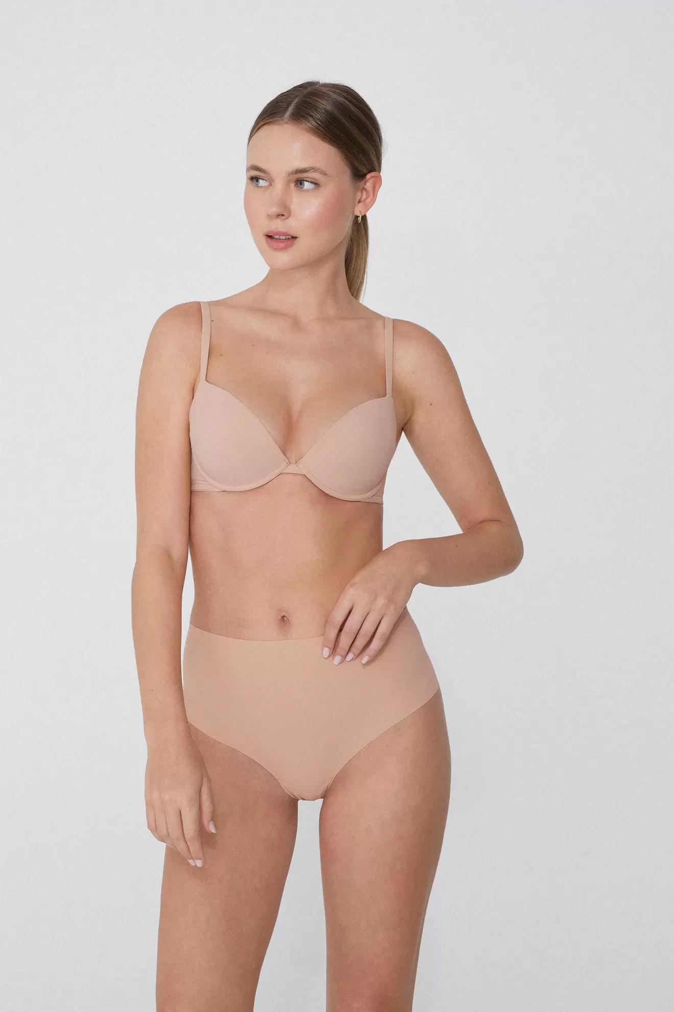 Brazilian-Slip mit hohem Bund und offenkantiger Verarbeitung aus recycelter Mikrofaser
