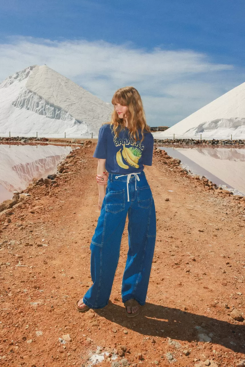 Weite Jeans mit Ösen