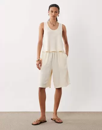 ASOS DESIGN – Bermudashorts aus Leinenmix in Elfenbein