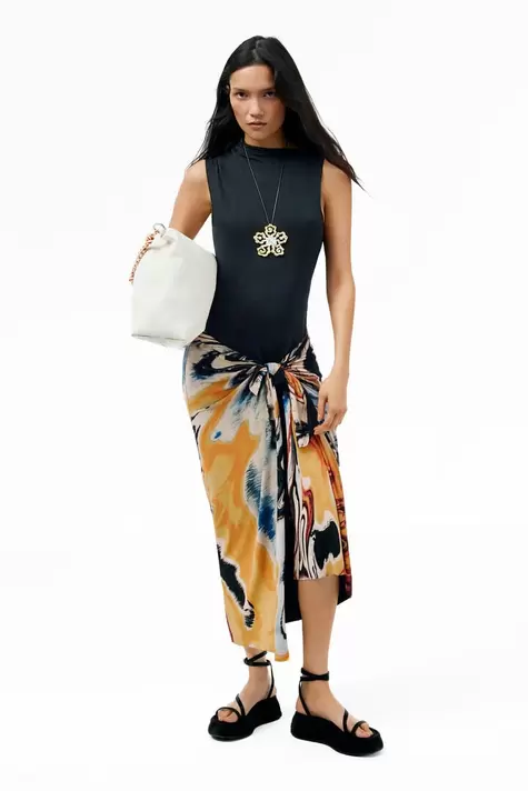Ärmelloses asymmetrisches kleid