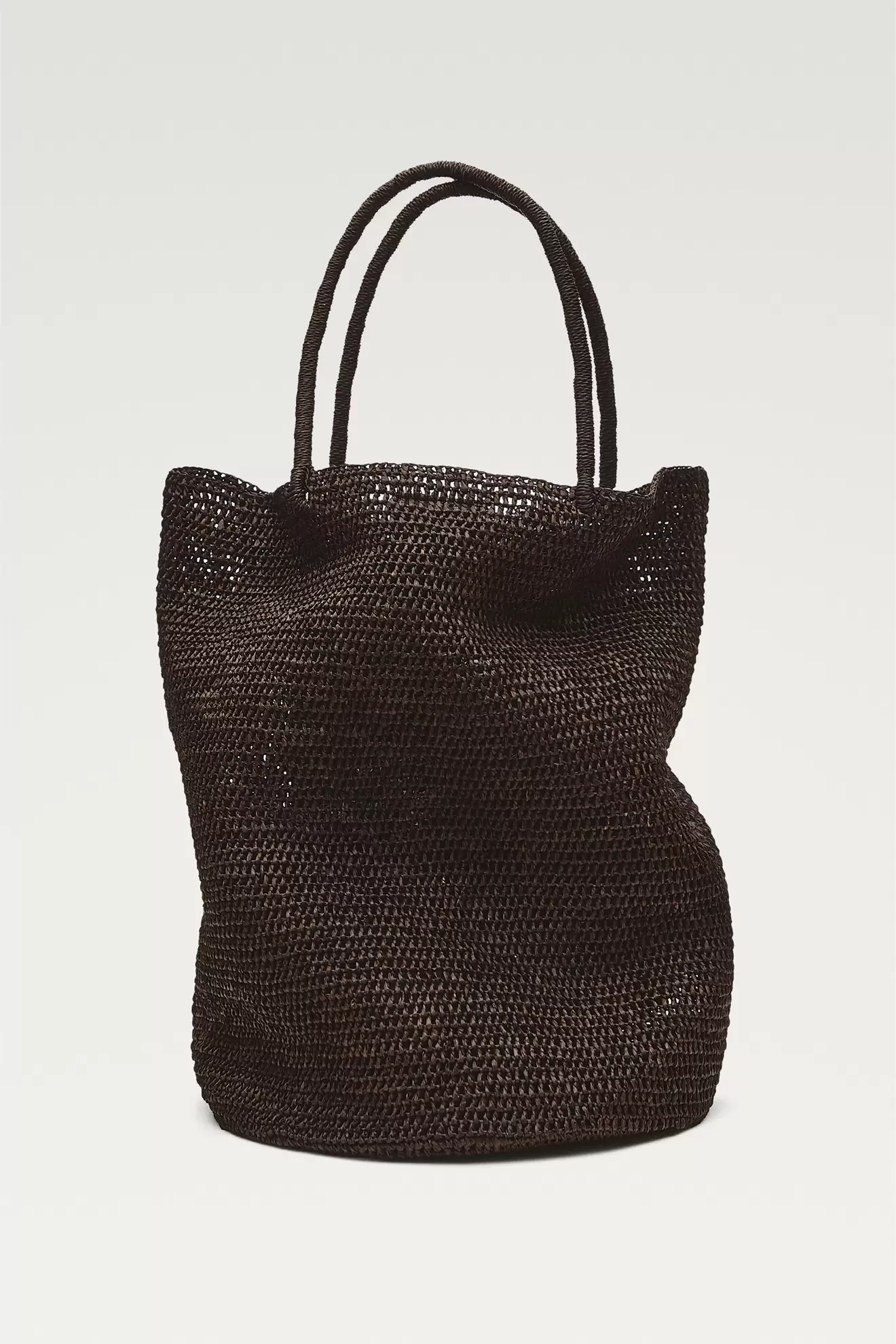 Bucket-Tote-Bag aus Raphia