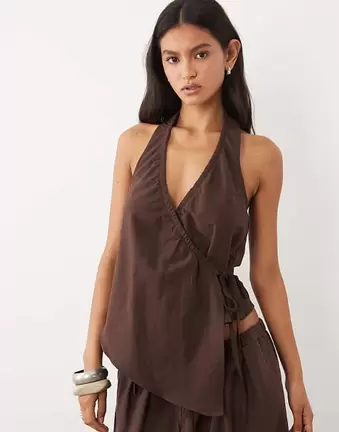 ASOS DESIGN – Ärmelloses Oberteil aus Leinenmix in Schokobraun