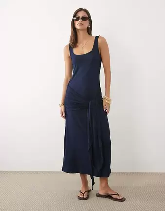 ASOS DESIGN – Midikleid in Marineblau mit eckigem Ausschnitt und Bindedetail