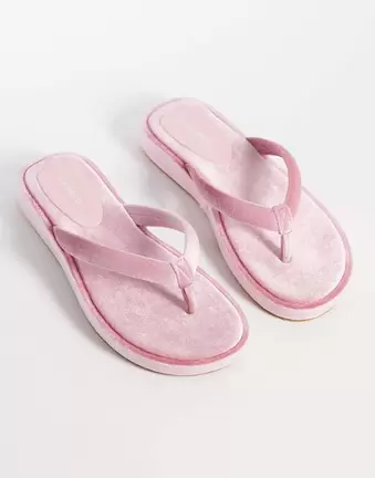 Glamorous – Zehentrennersandalen aus Samt in Rosa