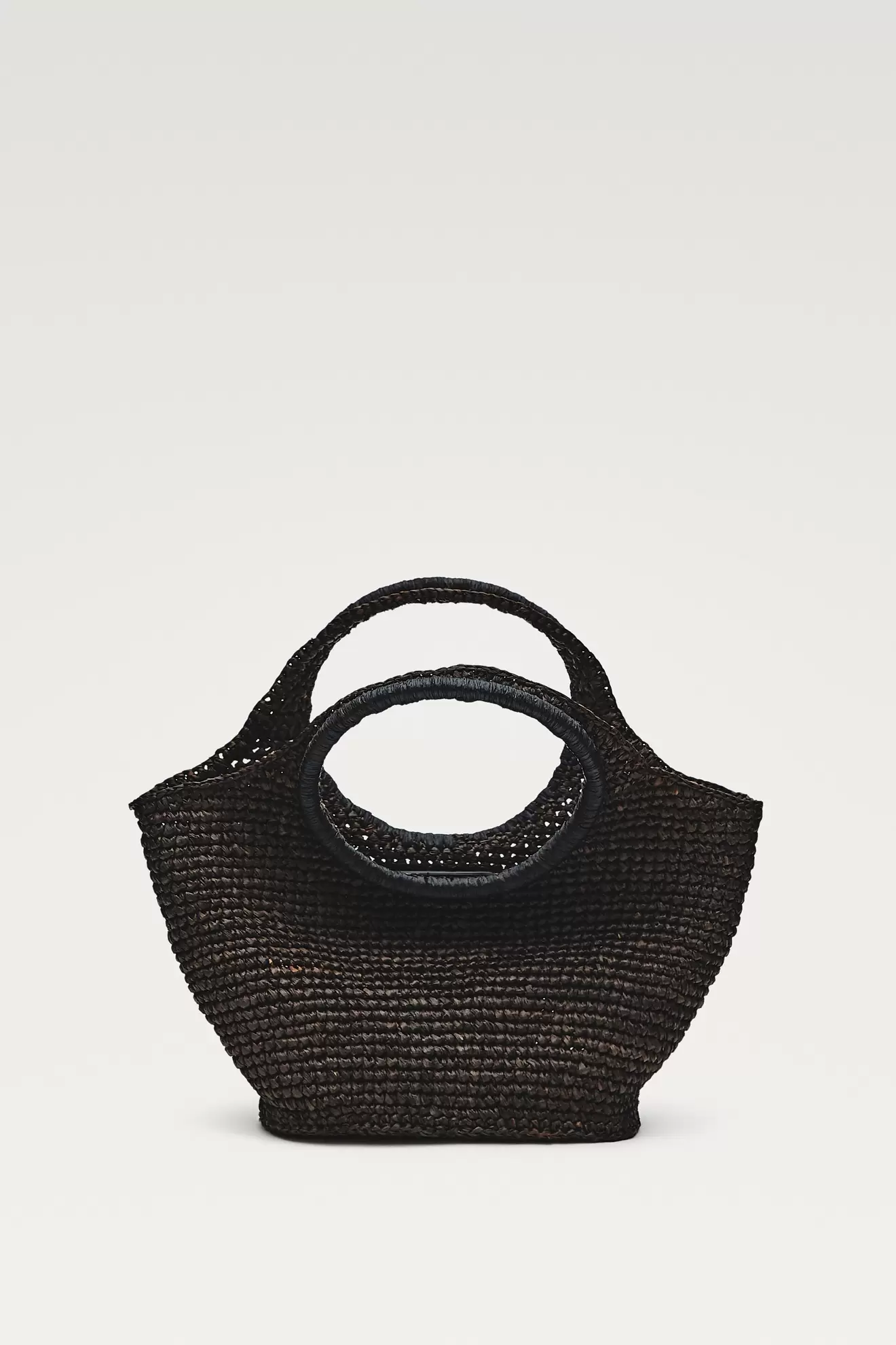 Mini-Tasche in Halbmondform aus 100% Raphia