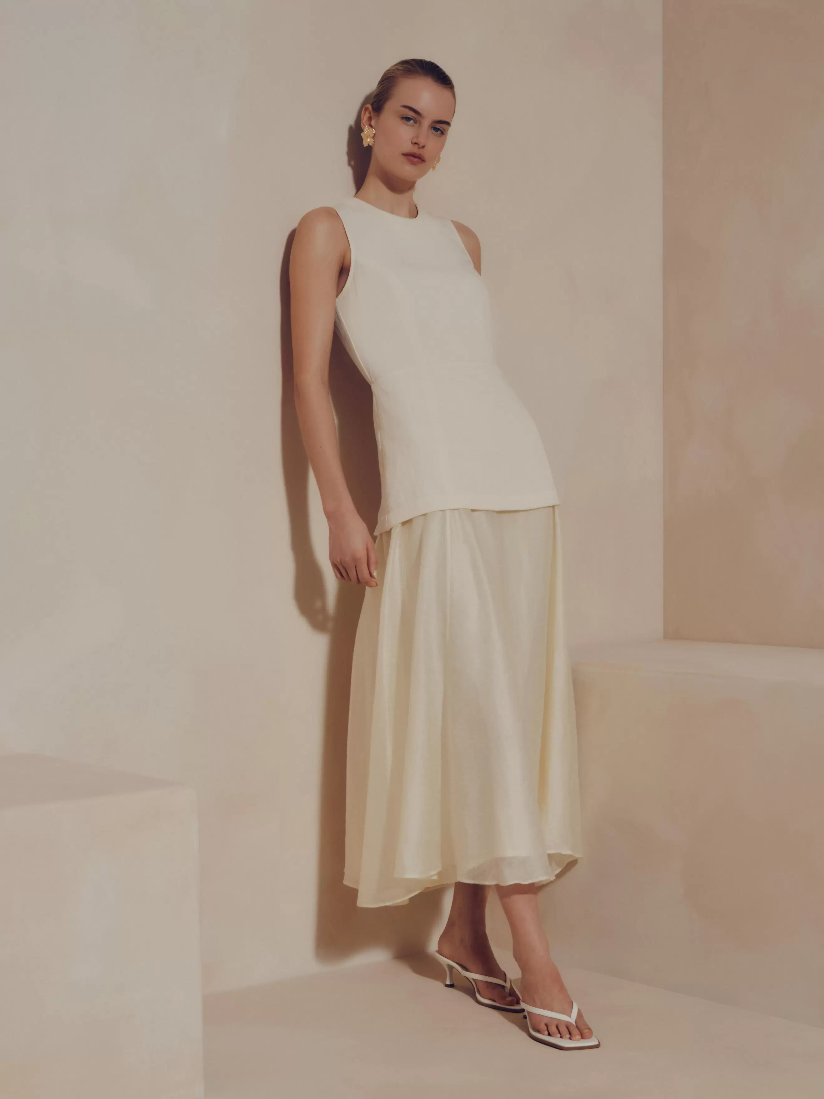 Mehrlagiges „The Edit“ Midikleid mit Schößchen