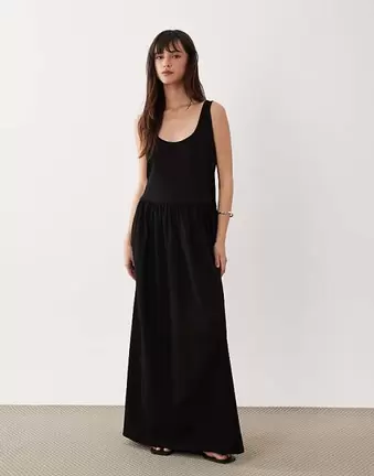 ASOS DESIGN – Midikleid in Schwarz mit U-Ausschnitt und Falten an der Taille