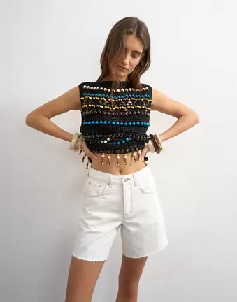 Topshop – Editor – Shorts aus Denim in Knochenweiß mit unverarbeitetem Saum