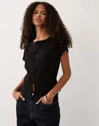 ASOS DESIGN – Kurzärmlige Strickjacke in Schwarz