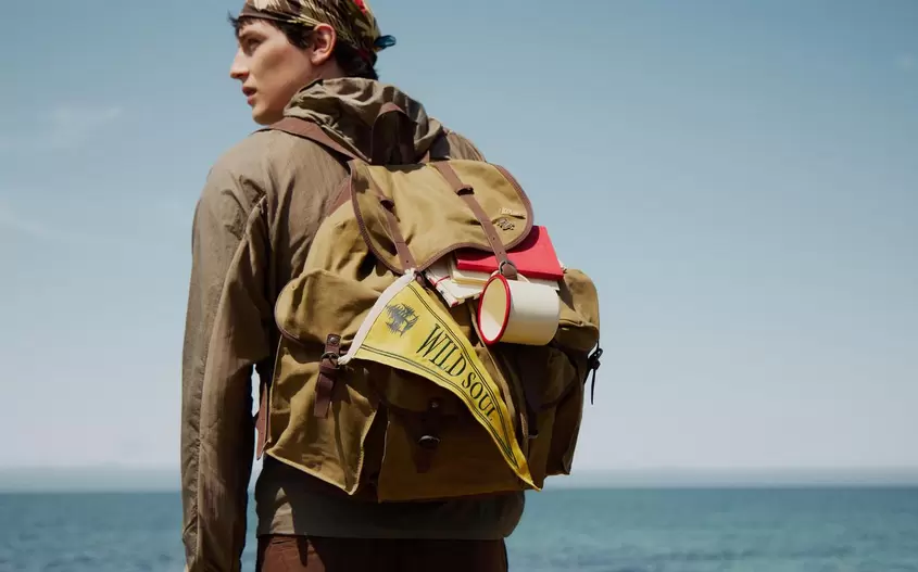 BAUMWOLL-RUCKSACK, WIMPELKETTE UND TASSE