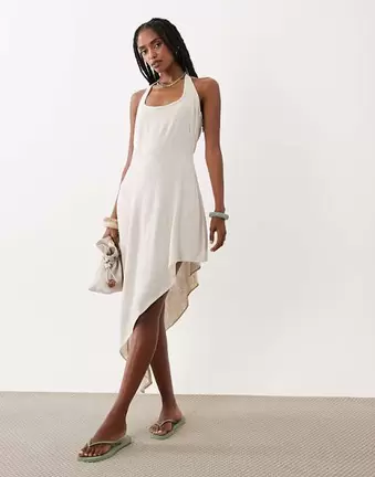 ASOS DESIGN – Midikleid aus Leinenmix in neutraler Farbe mit Neckholder und Nahtdetail