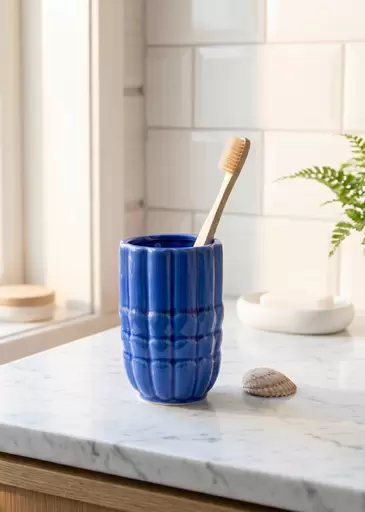Blauer Zahnbürstenhalter aus Keramik in Muschelform