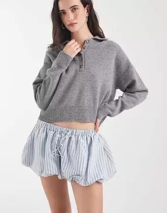 ASOS DESIGN Shorts mit Ballonsaum in blauem Streifenmuster