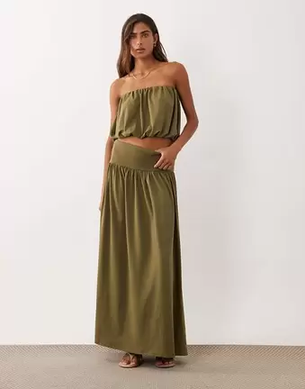 ASOS DESIGN Kombiteil-Maxirock mit tiefer Taille und Schlitzdetail in Khaki