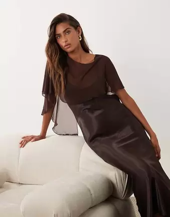 ASOS DESIGN Satin-Cape-Layer-Maxikleid in Schokobraun