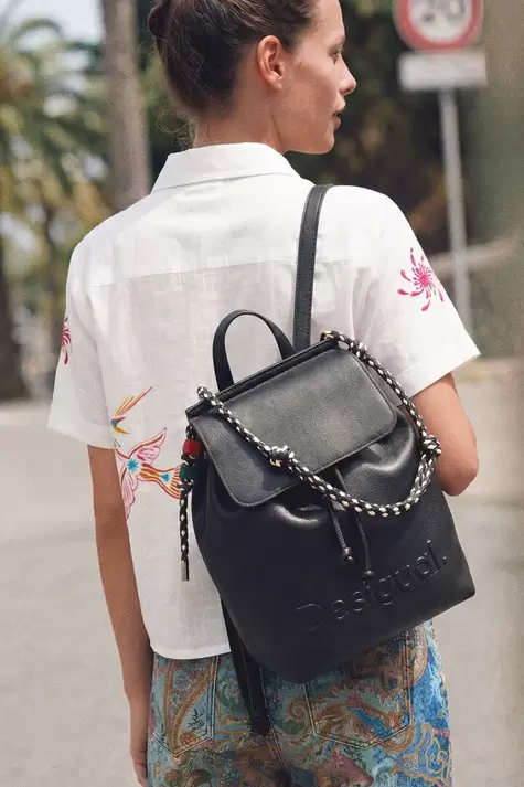 Mittlerer geflochtener rucksack