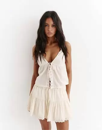 Pull&Bear – Rustic – Minirock in Beige mit Spitzendetail