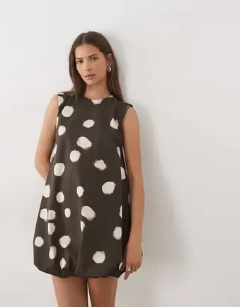 ASOS DESIGN ärmelloses Minikleid mit Ballonsaum und Punktmuster