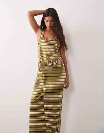 ASOS DESIGN Midikleid mit U-Ausschnitt, Gold- und Wickeldetail im Streifenprint