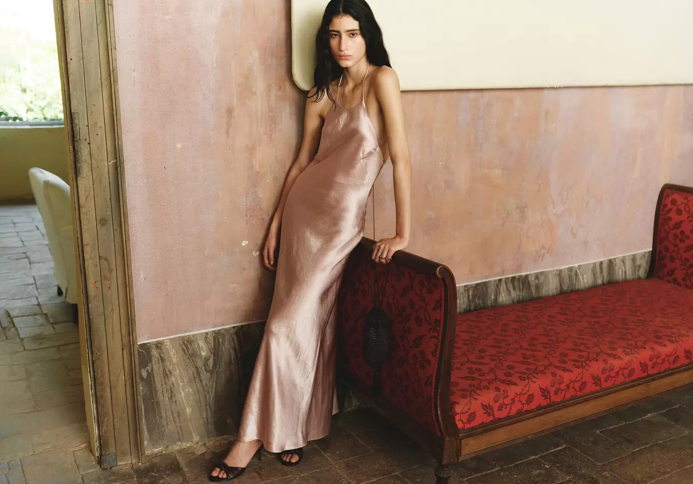 Satin-Halterkleid mit Knitteroptik