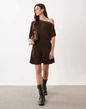 ASOS DESIGN Mini-Kleid aus Modal mit überschnittenen Schultern und Blouson in Braun