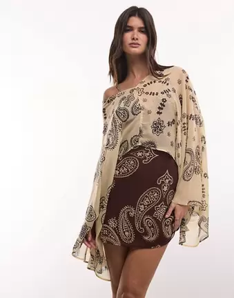 ASOS DESIGN Mini-Kleid mit tiefem Ausschnitt und Fledermausärmeln im Schal-Print