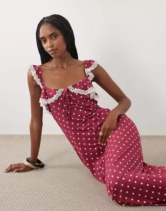 Miss Selfridge Maxikleid mit Trägern und Volants im Polka-Dot-Muster