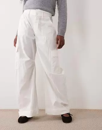 ASOS DESIGN lässige Cargo-Hose mit umgeschlagenem Saum in Stone