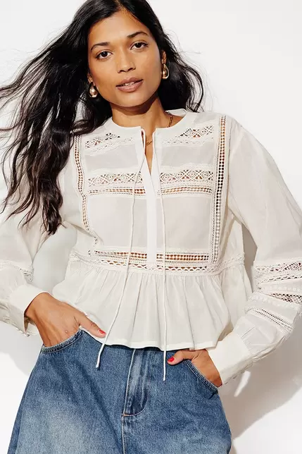 Bluse mit Spitzendetail