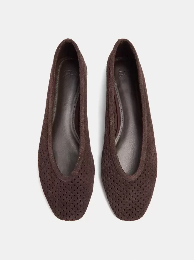Ballerinas aus perforiertem Leder