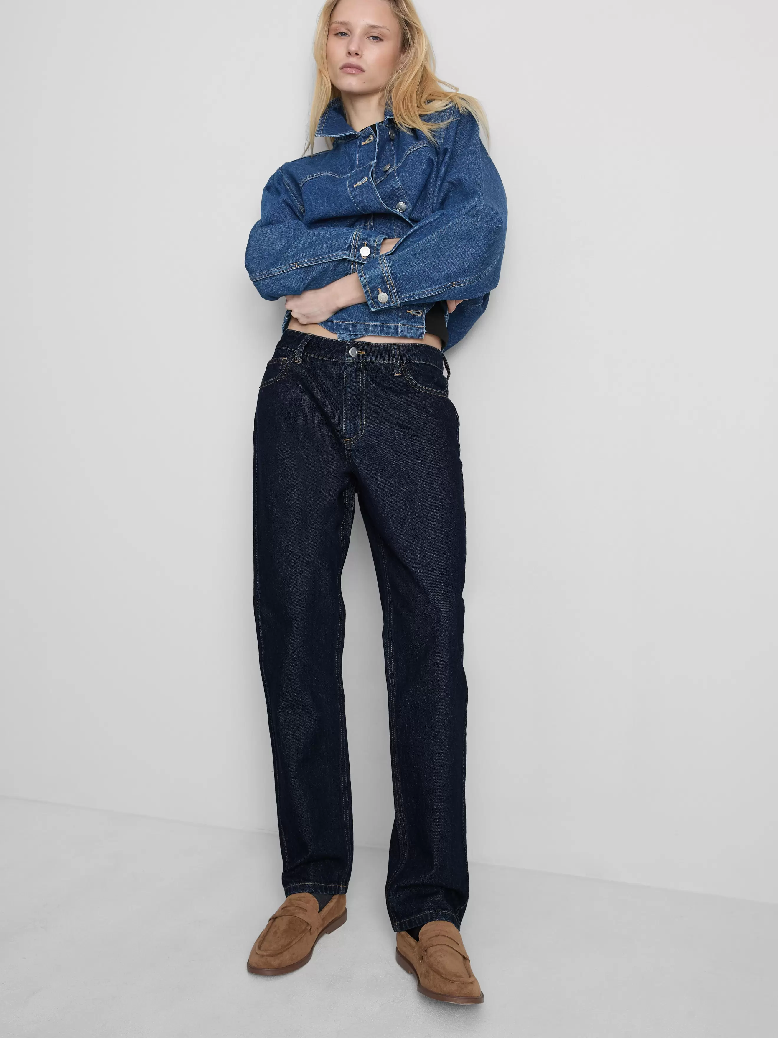 Baumwoll-Denim-Jeans mit mittlerer Leibhöhe und geradem Bein