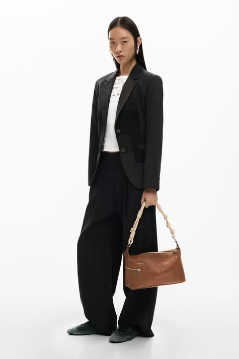 Mittelgroße bestickte tasche