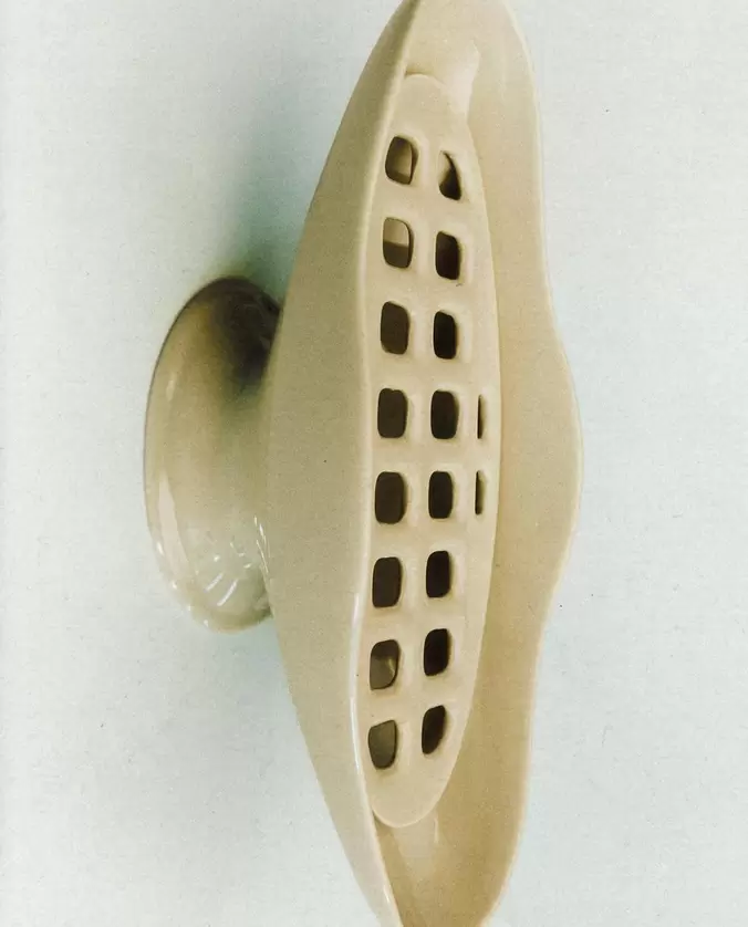 KLEINE OVALE VASE MIT WELLEN | STUDIO MARY LENNOX GROSSE OVALE VASE MIT WELLENDESIGN | STUDIO MARY LENNOX DEKORATIVE STECKNADELN (4ER-SET) | STUDIO MARY LENNOX