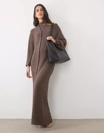 ASOS DESIGN Maxikleid mit schulterfreiem Schnitt und Schal-Detail in Schokobraun