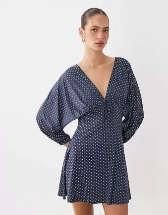 Miss Selfridge Minikleid mit V-Ausschnitt und Ballonärmeln in Marineblau mit Punkten