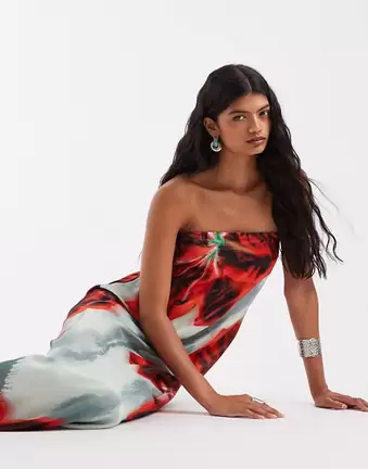 ASOS DESIGN Maxikleid mit Säulenform, trägerlos, mit All-over-Blumenmuster